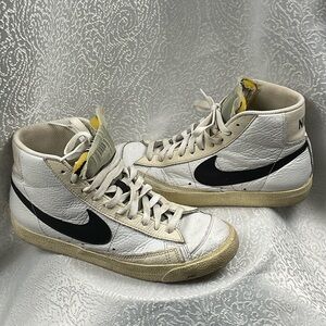 Nike Vintage High-Tops in White and Black‎